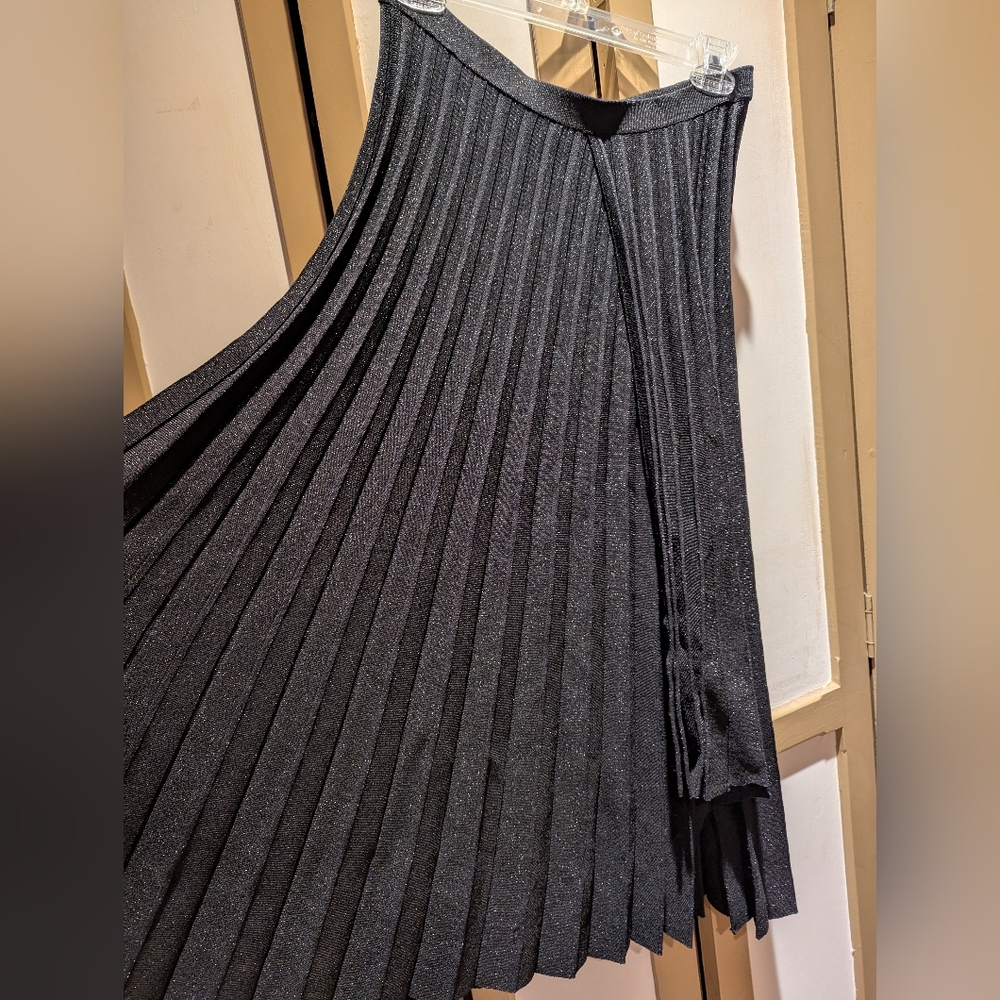 Lewit Black Knit Garment
